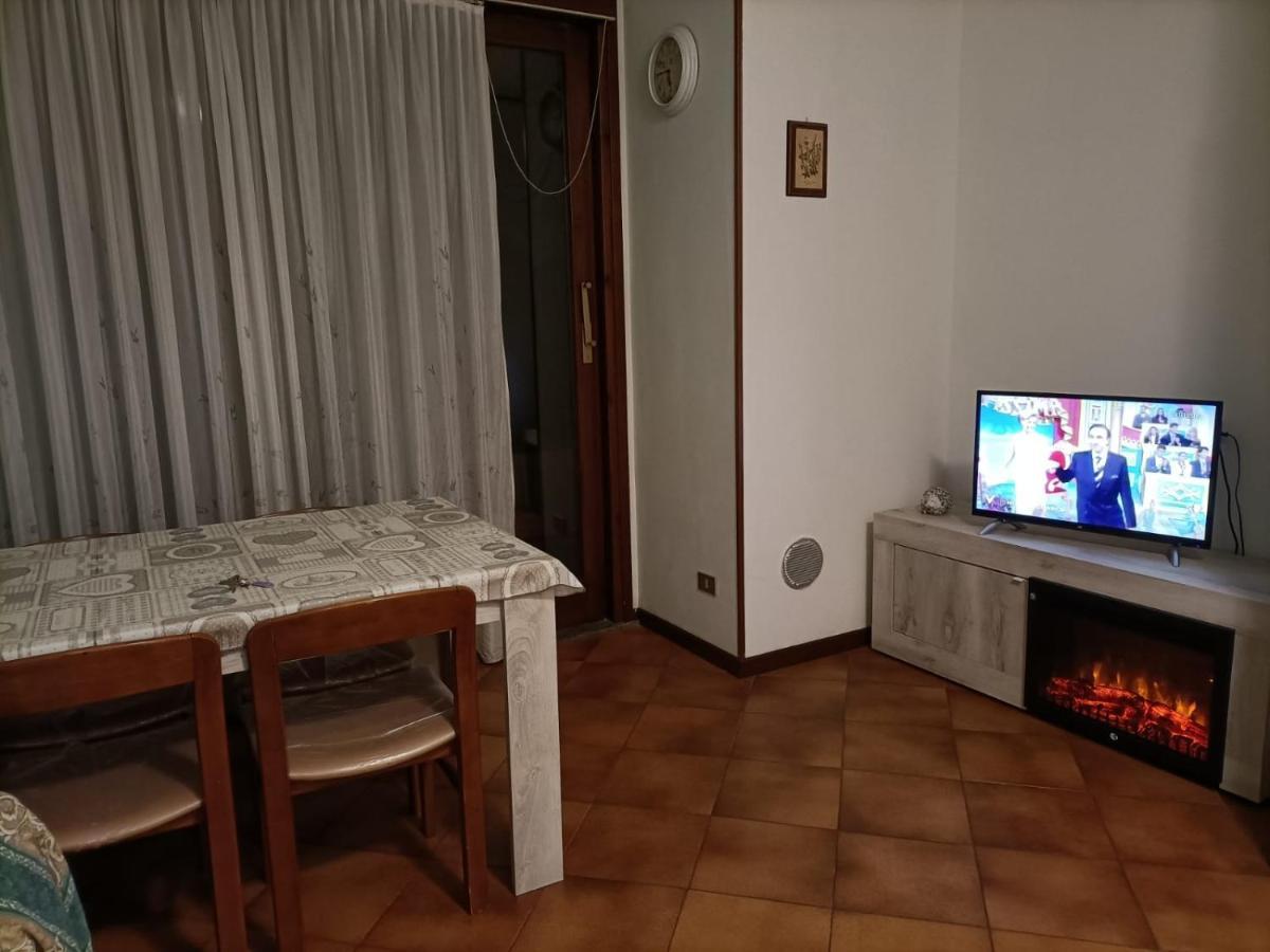Апартаменти Valsassina Rent Introbio Екстер'єр фото